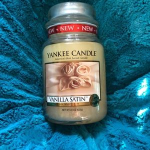 Vanilla Satin Yankee Candle